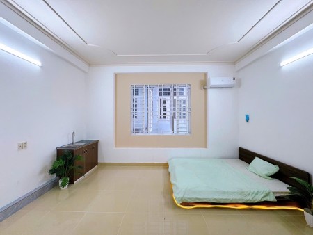 Phòng studio siêu rộng, cửa sổ trời thoáng sáng, gần trường