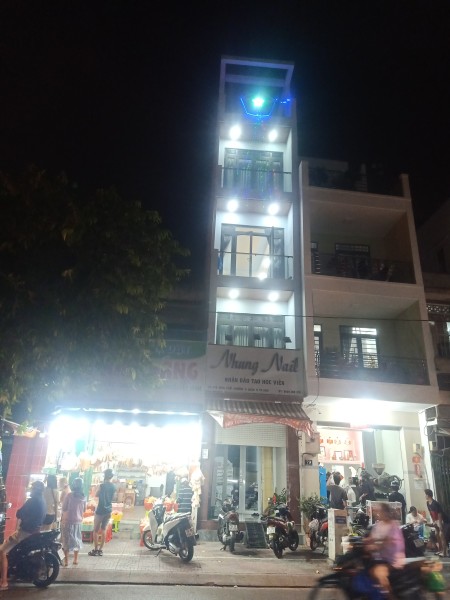 Mặt bằng thoáng có sân 4m để xe tiện lợi