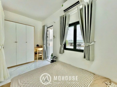 Căn hộ dịch vụ , Full nội thất ,có ban công cực chill