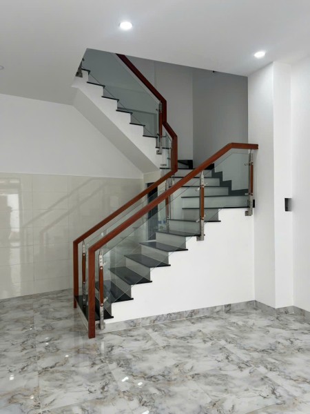 CHO THUÊ NHÀ NGUYÊN CĂN NGAY MỚI XÂY DỰNG 100% ĐƯỜNG LÊ VĂN VIỆT