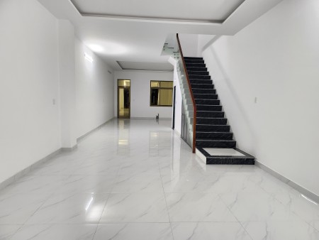 Cho thuê nguyên tầng 3 diện tích 100m2