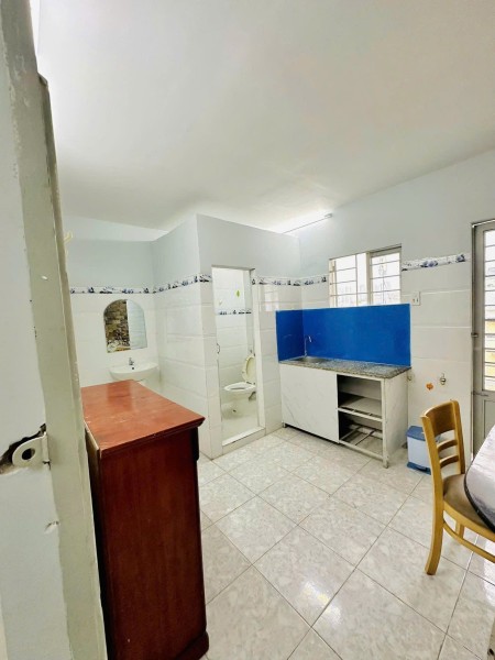 PHÒNG FULL NỘI THẤT NGAY QUẬN 4, ĐI QUA Q1 CHỈ 5P