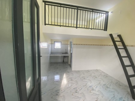 Phòng trọ có máy lạnh - Gần ĐH : GTVT, Marketing, Khu CNC giá 3tr6