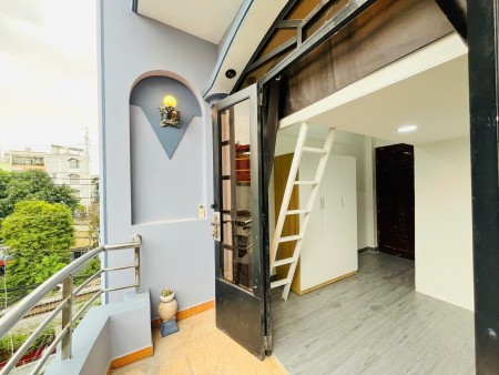 Cho thuê phòng gác có ban công - đầy đủ tiện nghi, giá hấp dẫn tại Trường Sa - quận 3