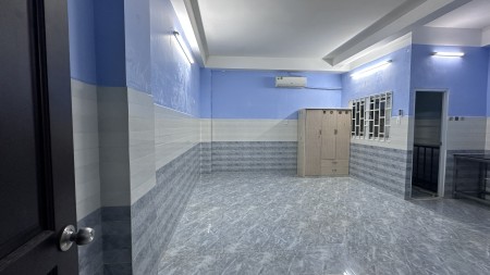 Nhà trọ 30m2 đường Phạm Văn Hai Q. Tân Bình, gần chợ PV2