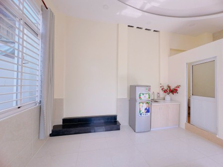 PHÒNG ĐẸP GIÁ RẺ. GIÁ: 5tr3 FULL NỘI THẤT + CỬA SỔ gần trường học tôn Đức Thắng