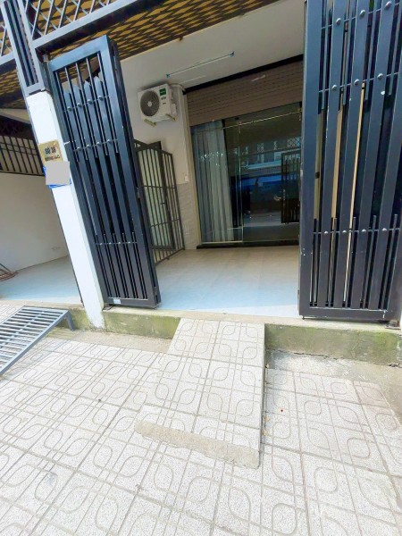 Cho thuê nhà cấp4 tầng trệt Cát Lái, dt 40m2, cổng riêng lối đi riêng có sân, Giá 5tr có máy lạnh