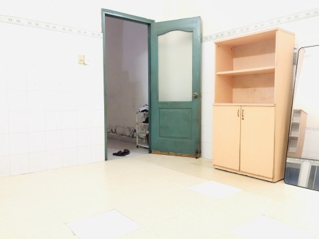 Phòng lớn có bếp ngay tầng trệt ở hẻm 134 Lý Chính Thắng