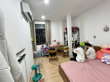 Cho thuê phòng có cửa sổ 25m2 ngay chợ Hoàng Hoa Thám