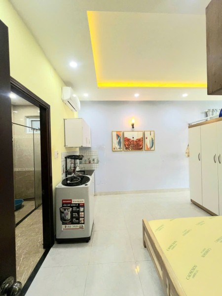 CHO THUÊ CĂN HỘ - 2PN CỬA SỔ LỚN, MÁY GIẶT RIÊNG, NGAY KHU ẨM THỰC PHAN XÍCH LONG
