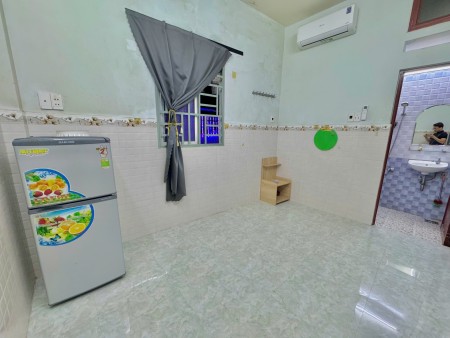 Lê Quốc Hưng Quận 4- Cần pass phòng cho chủ nhà