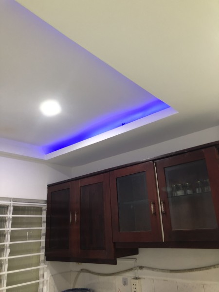 Phòng trọ số 4E bàu cát 1 dt 25 m2 đầy đủ nội thất . Toillet riêng , máy lạnh , tủ lạnh …v.v..