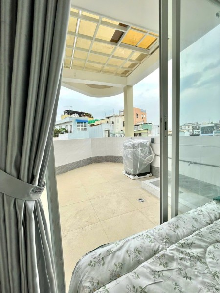 CHO THUÊ STUDIO BAN CÔNG LỚN GẦN QUẬN 10, trung tâm đi lại giữa các quận TB, Q3 Q5