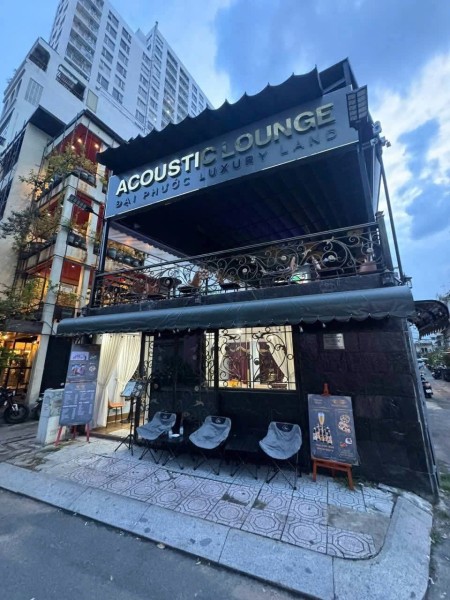 Cho thuê lô góc 3 Mặt tiền Quận 1 đường Nguyễn Văn Nguyên