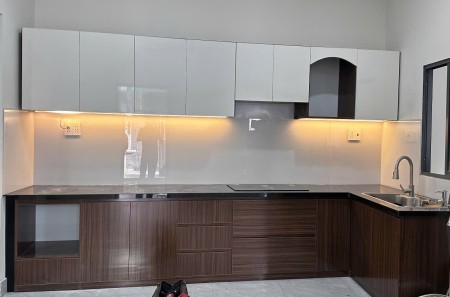 Cho thuê phòng cực kỳ rộng rãi, đẹp, Bếp riêng, WC riêng, máy lạnh riêng, tại 373 Lý Thường Kiệt