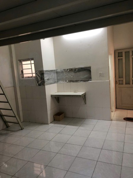 Phòng trọ chung chủ nhà lối đi riêng lầu 2.diện tích . gần chợ 200 nhà thờ , trường học, tôn Đản