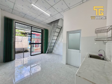 Cho thuê phòng mặt tiền 30m2 Đường Nguyễn Văn Cừ gần Đại học Y Dược