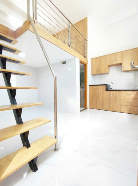 Cho Thuê Căn Hộ Có Gác Duplex - Cửa Sổ - Đầy Đủ Nội Thất - Ban Công - Sân Bay TSN - Ga T3 - Etown