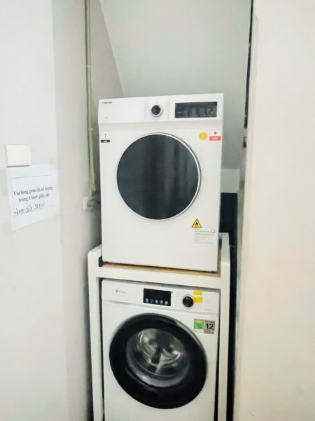 phòng đủ đồ khép kín có gác xép