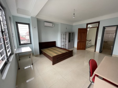 cho thuê phòng trọ 25m vệ sinh khép kín tại ccmn số 5 ngõ 129/12 Nguyễn Trãi Hà Nội. Có ban công