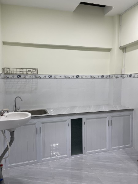 Cho thue nhà mới , yên tĩnh , gần chợ Tân Bình