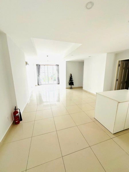 Giá 12tr/th, The Useful (The Era) Lạc Long Quân, TB, 107m2, 3PN, 2WC.