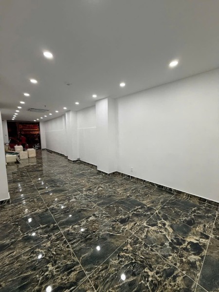 Cho thuê mặt tiền đường Trần Quang Khải ngay chợ, nhà thờ Tân Định Quận 1