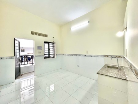 PHÒNG MỚI THOÁNG MÁT GIÁ RẺ NGAY CHỢ TÂN SƠN NHẤT