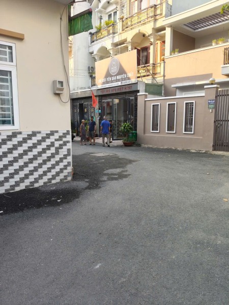 Quận 12 Cho thuê nhà nguyên căn, gần KDC Hiệp Thành City, hẻm xe hơi 7m.