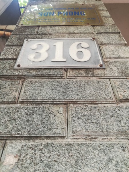 Mình cần cho thuê căn nhà 316 Đê La Thành riêng biệt 3.5 tầng Trung tâm Q.Đống Đa, nội thất cơ bản