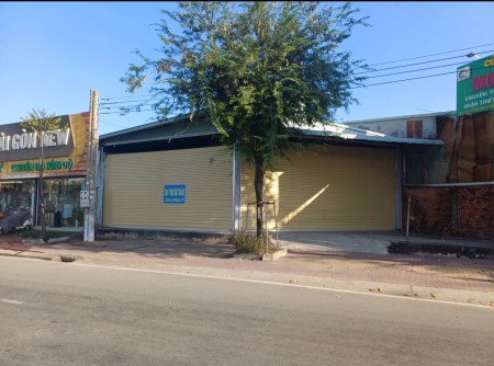 Cho thuê mặt bằng kinh doanh lô góc ngã tư đường lớn.