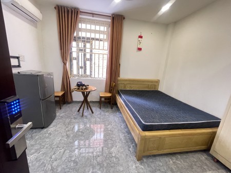 Cho thuê CHDV full nội thất, gần khu CNC, FPT Hutech, 45m2 ban công siêu thoáng