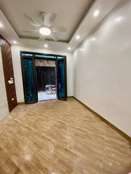 4,1 TỶ – YÊN NGHĨA (TỔ 16) – NHÀ 4 TẦNG – 30,2m² – 10M RA Ô TÔ