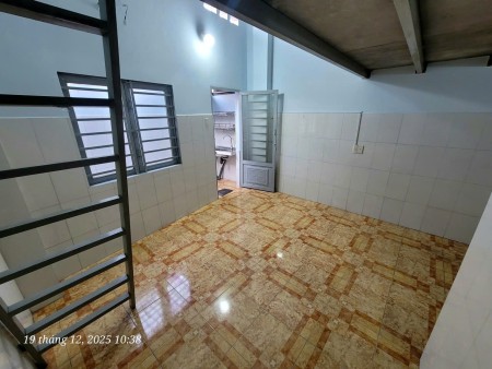 Phòng trọ 28m2 đường 13 gần cầu vượt linh xuân