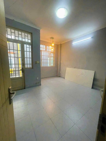 Thuê nhà nguyên căn ngay đường điện biên phủ quận 10 gần trường học bệnh viện, yên tĩnh,dân trí cao