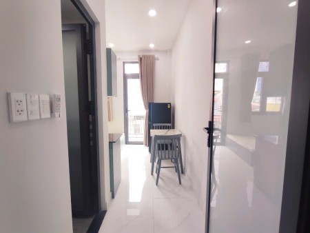 CHO THUÊ CHDV FULL NỘIN THẤT BAN CÔNG LỚN NẰM NGAY TRUNG TÂM PHÚ NHUẬN NẰM NGAY KHU PHAN XÍCH LONG