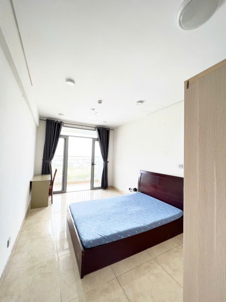 Phòng có ban công chung cư Lux garden 370 Nguyễn Văn Quỳ Q.7 tiện đi lại Q.7, Q.1.