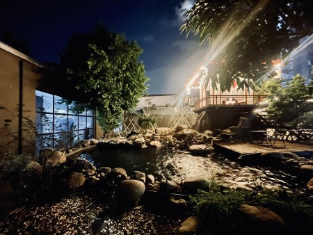 CHO THUÊ MẶT BẰNG RỘNG, CÓ SẴN BỐI CẢNH SÂN VƯỜN