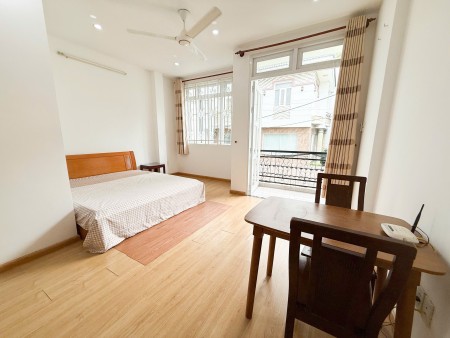 Cho thuê phòng studio tách bếp bancol rộng thoáng ngay ngã tư bảy hiền