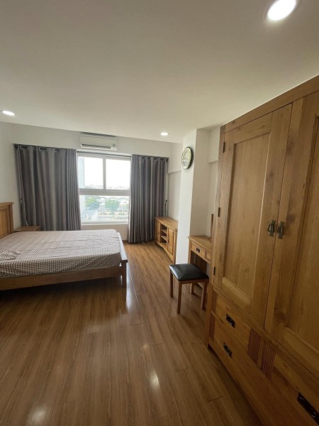 Căn hộ chung cư Ruby Tân Bình 140m2, 3p ngủ, full Nội thất giá 12tr/th