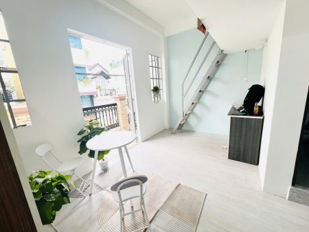 PHÒNG CÓ GÁC BAN CÔNG PHÚ NHUẬN GIÁP QUẬN BÌNH THẠNH