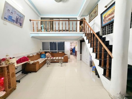 Cho thuê phòng tầng 3 trong nhà nguyên căn