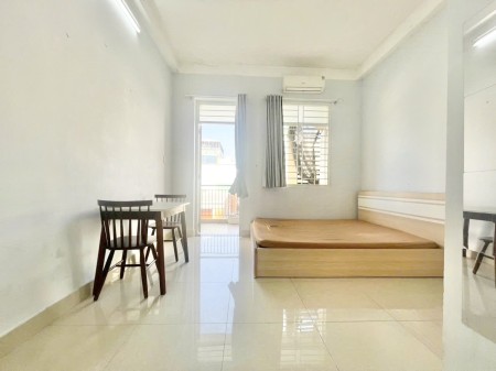 TRỌ BÌNH THẠNH GẦN NGÃ TƯ HÀNG XANH, QUẬN 3,QUẬN 1 STUDIO 35m2 BAN CÔNG LỚN ĐINH BỘ LĨNH BÌNH THẠNH