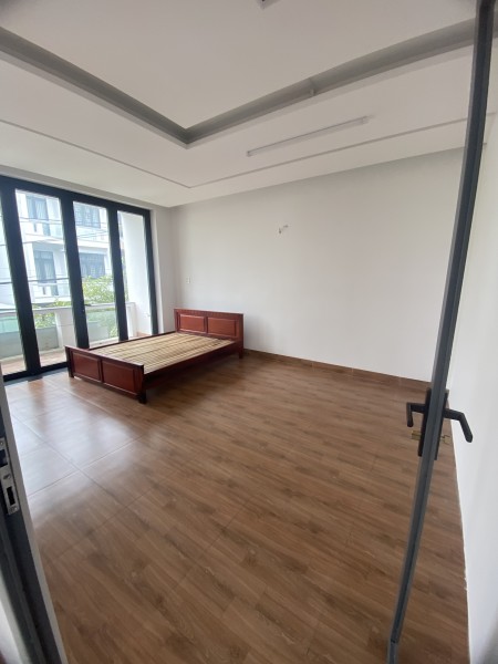 cho thuê căn hộ 3 phòng ngủ hai toilet ban cong rộng gần công viên