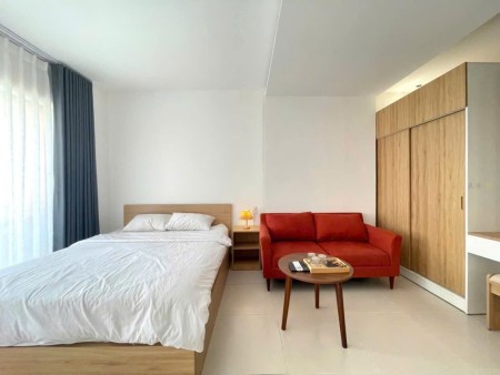 Chung cư Sky Center, Phổ Quang, P2, TB: Officetel, đầy đủ nội thất, 11tr5/th