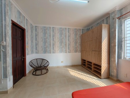 Phòng trọ cho thuê rộng rãi thoáng mát sạch sẻ có máy lạnh,1 tủ đồ