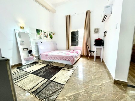 Cuối tháng này em có phòng Tôn Thất Thuyết Q4 giá cả sinh viên