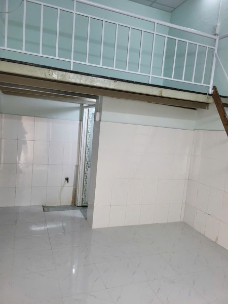 Cho thuê phòng trọ 15m2 sát ngay chợ Tân Hương Quận Tân Phú, có gác lửng, giờ giấc tự do