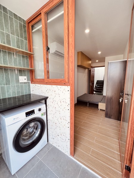 Cho thuê phòng trọ ban công tách bếp. Quận 3. Gần cầu công lý. Giá 6,2triệu