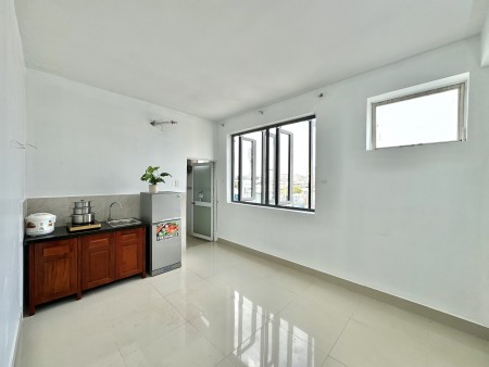 PHÒNG CỬA SỔ LỚN GẦN NHÀ GA T3 - ETOWN CỘNG HÒA